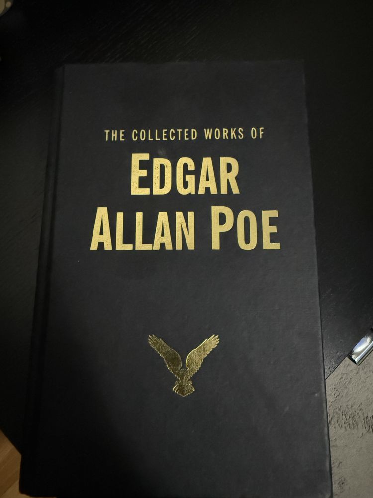 Vendo livro “The collected works of Edgar Allan Poe”