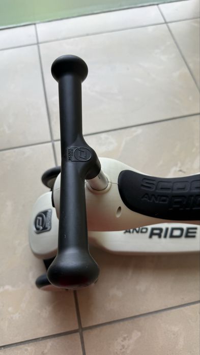 Scoot and Ride hulajnoga jeździk plus kask
