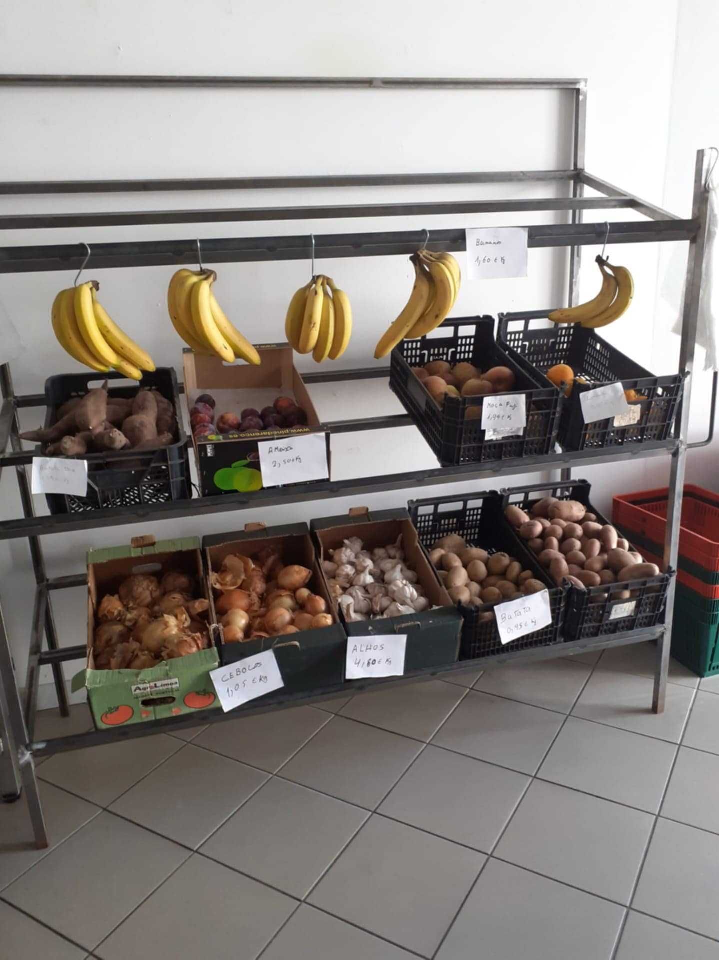 Estante Fruteira vitrine para Frutaria em bom estado Expositor Fruta