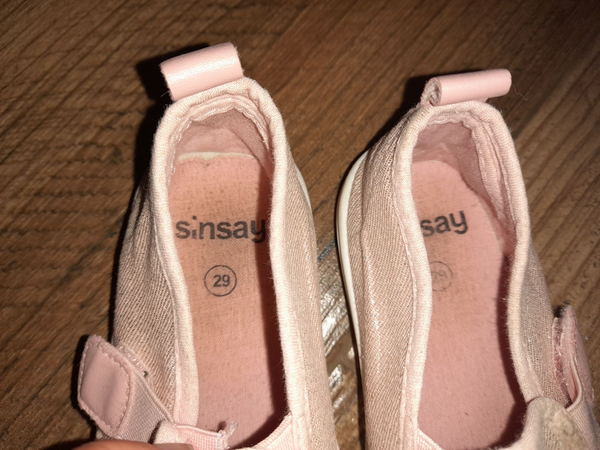 Kapcie szkolne tenisówki trampki dziewczęce buty na zmiane r. 29 rzepy