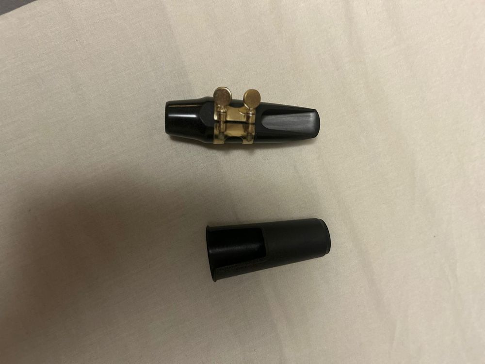 Saxofone alto com estojo; em bom estado