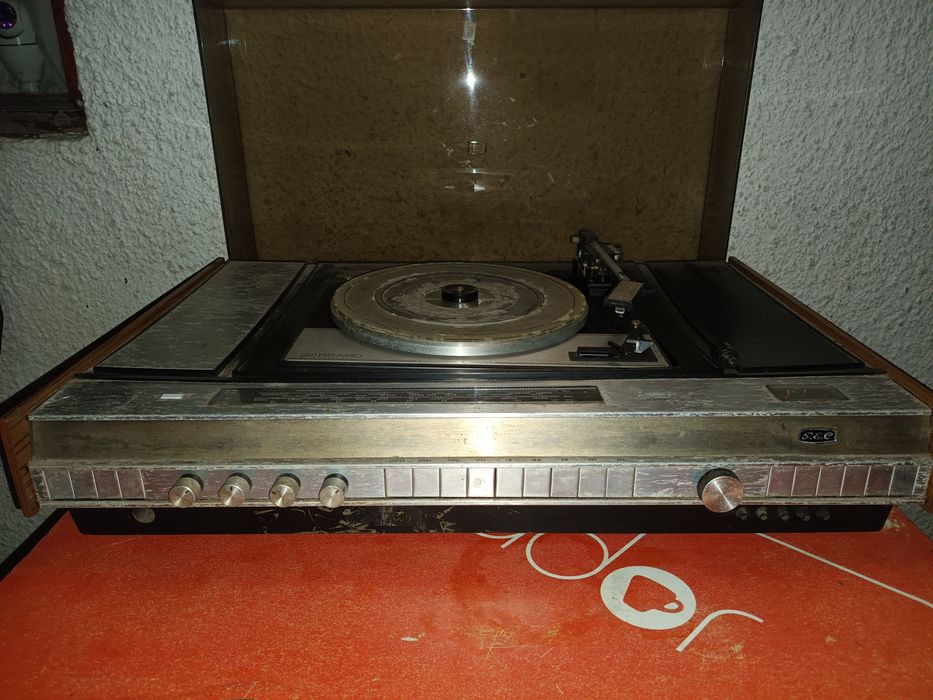 Gira discos garrard com amplificador