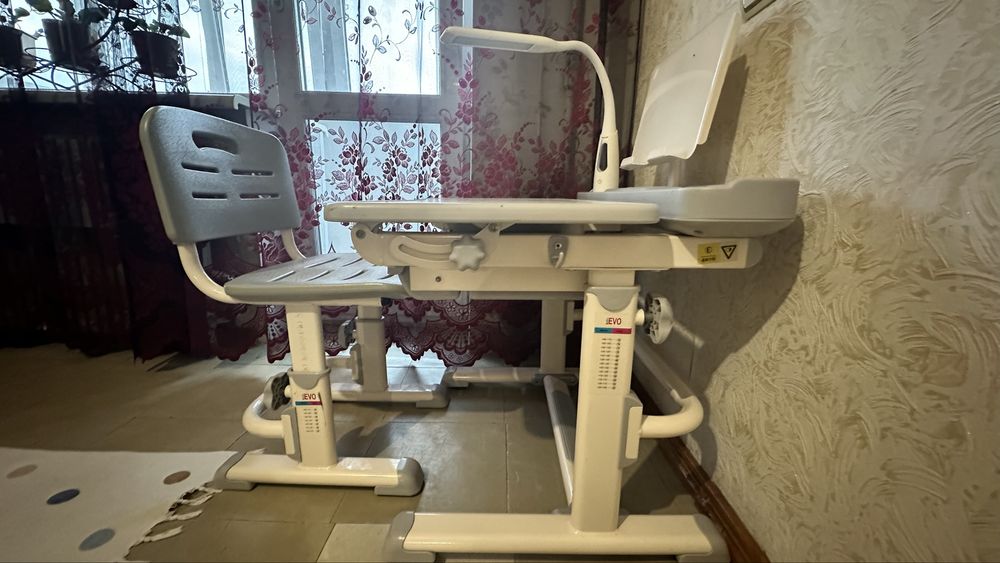 Дитячий стіл/парта