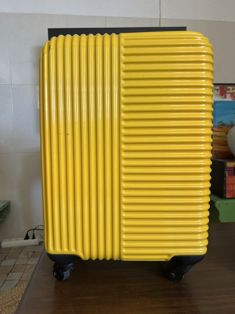 Mala de viagem rigida nova