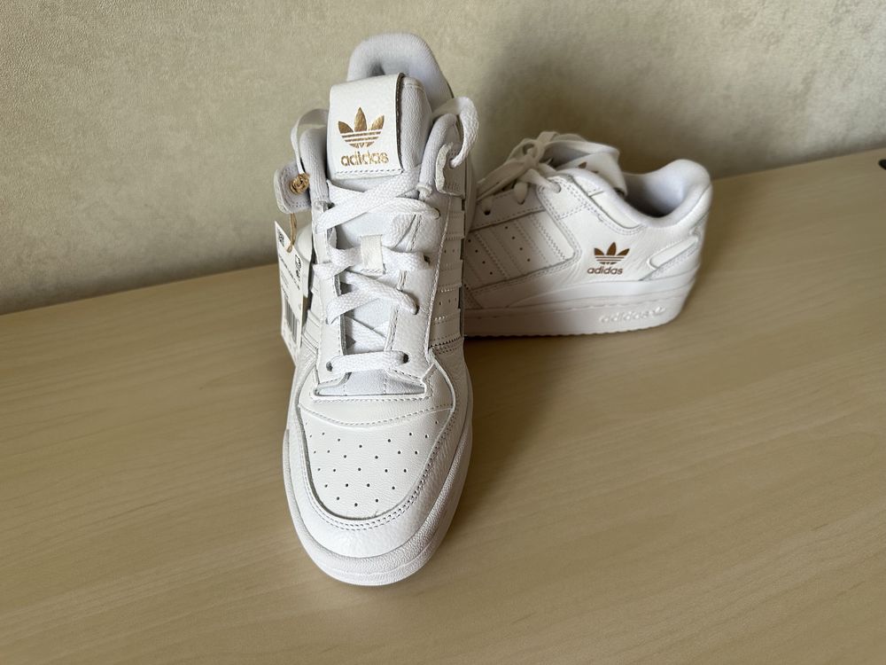 Кросівки  Adidas Forum low , 42 розмір , 27 см