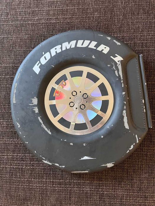 Livro “Fórmula 1” (Capa danificada)