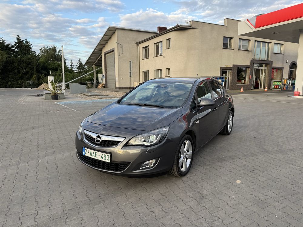 Opel Astra J  1.4 Turbo Xenon Klima Alu Idealna! Opłacona! 149 TKM!
