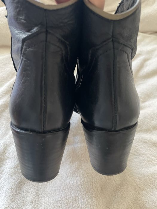 Прлдаються черевики жіночі демисизонні.
