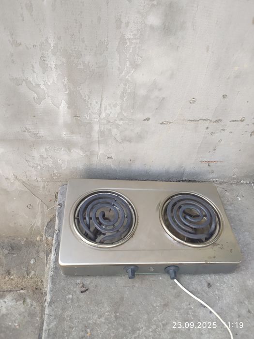Продам електроплиту двухкомфорочну битову.