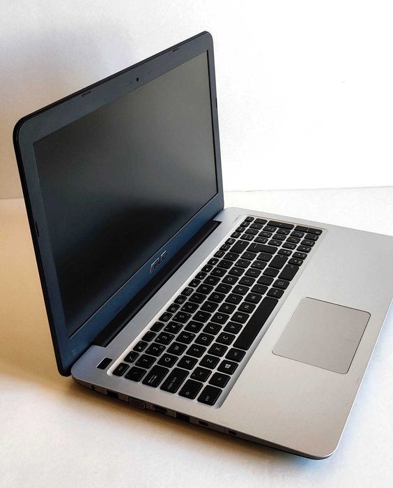 Portátil Asus X556UF Intel i7-6500U  / 1TB / 8G RAM