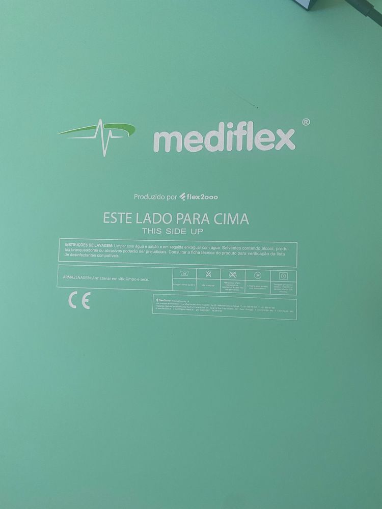 Cama articulada com barras laterais