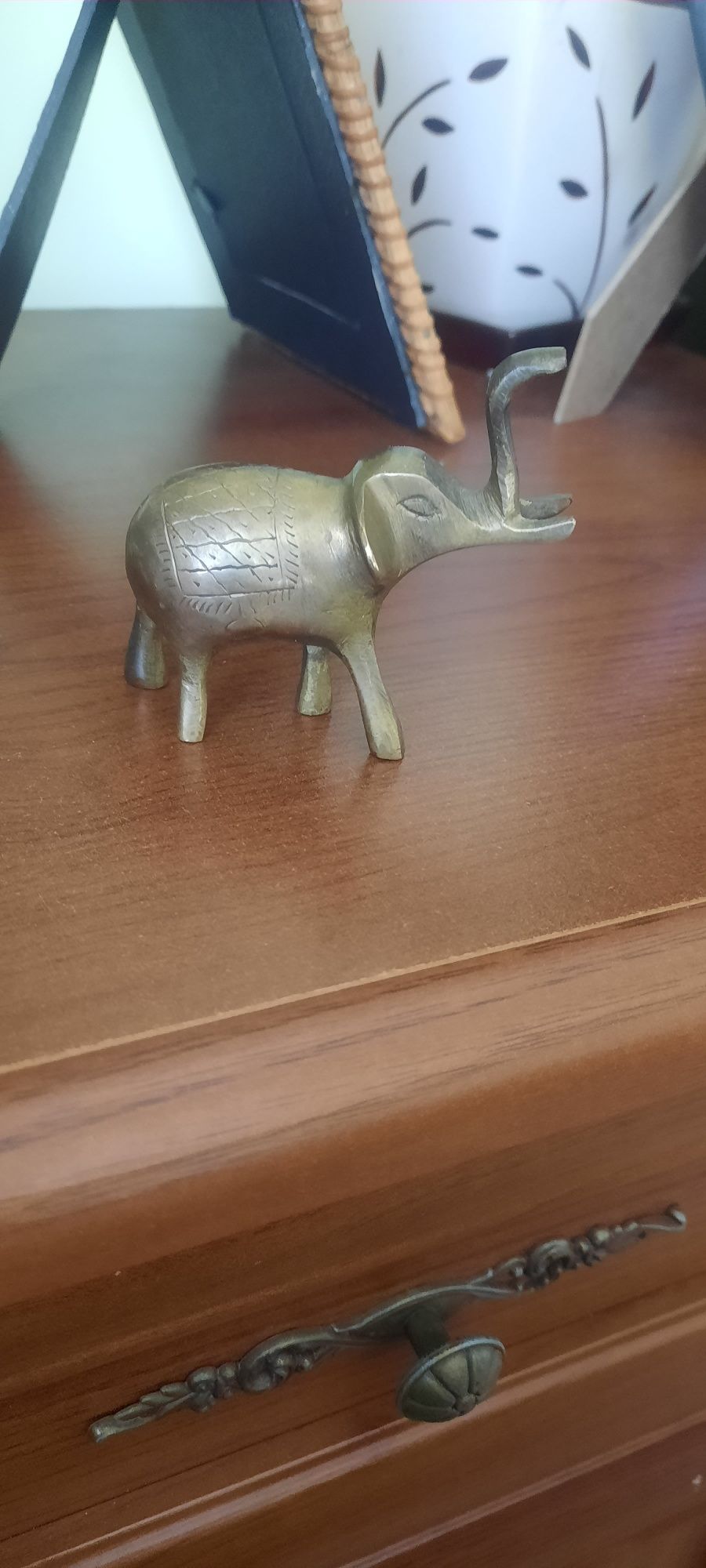 Mała figurka słonia.z indii MOSIĘŻNA