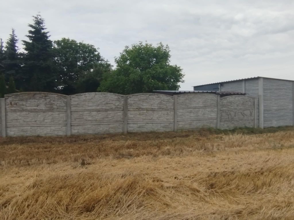 Sprzedam płot betonowy.