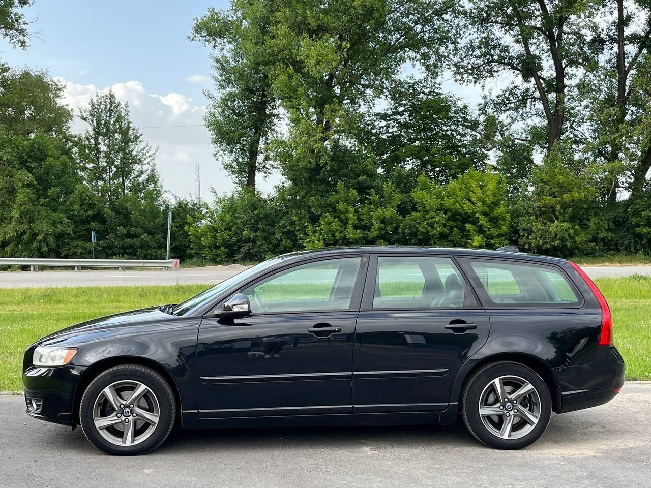 Продам свіжо пригнаний автомобіль Volvo v 50 2012 року