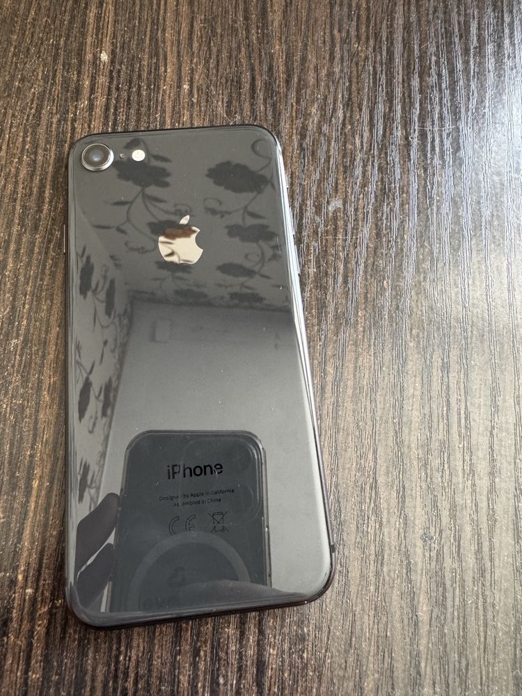 Продам iPhone 8 64Gb