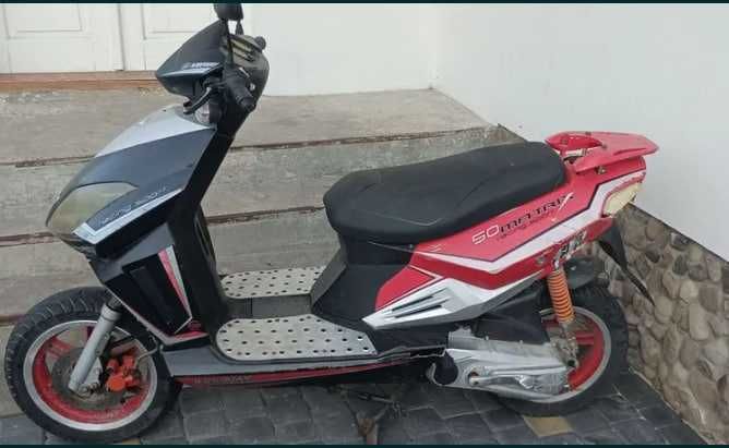 Скутер Matrix +додатковий акум +2шоломи +ГАРАЖНЕ ЗБЕРІГАННЯ мопед