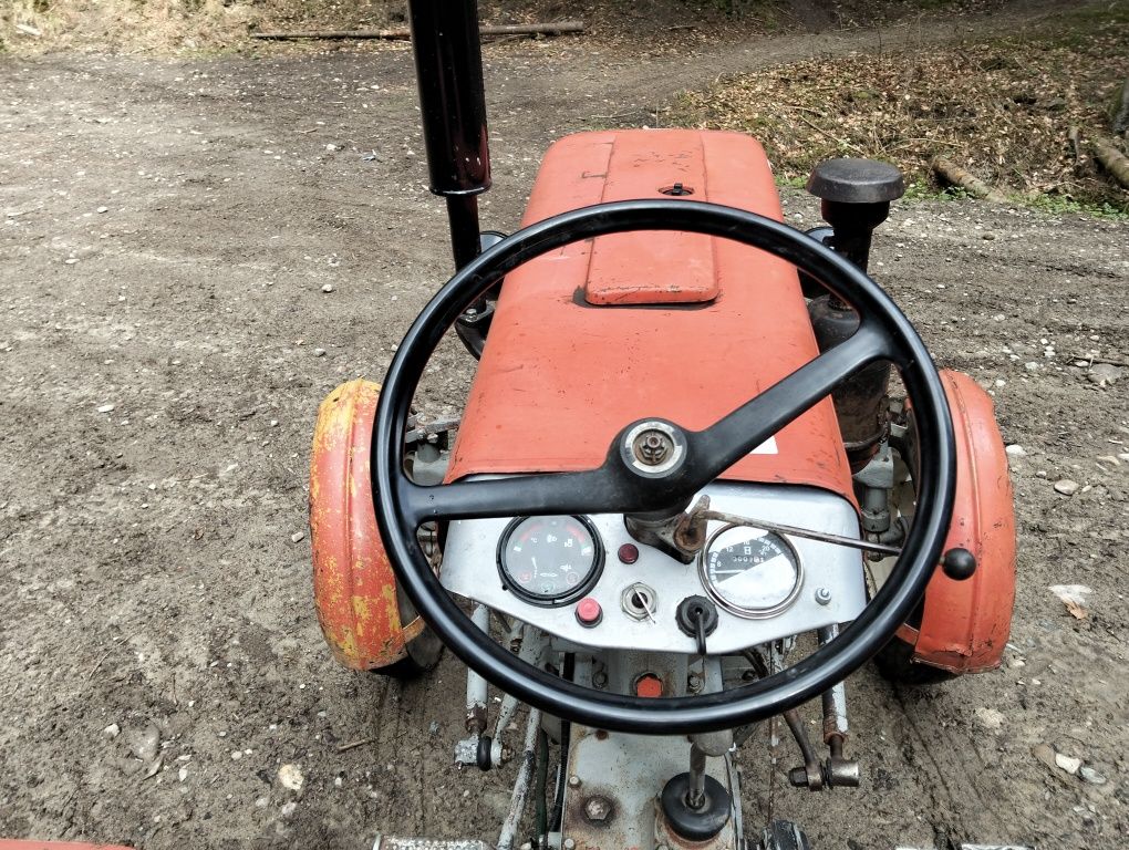 Sprzedam ursus c 330 c335