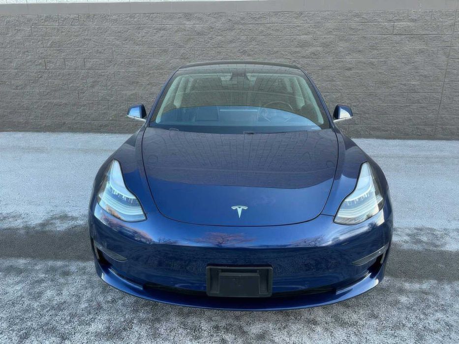 Tesla Model 3      2019
