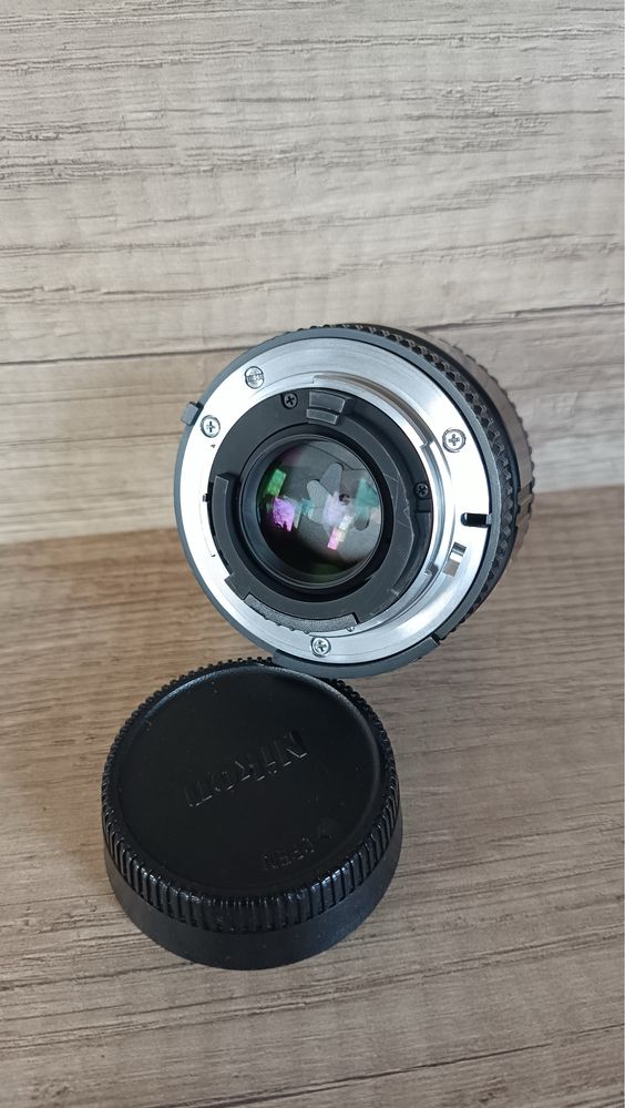Nikon AF 35mm f2 D US 609504 обʼєктив з середнім кутом