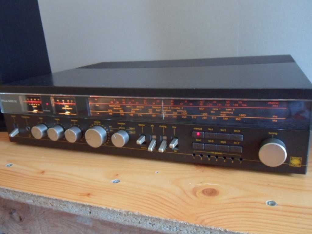 Amplituner Palladium 140w z kolumnami trójdrożnymi.