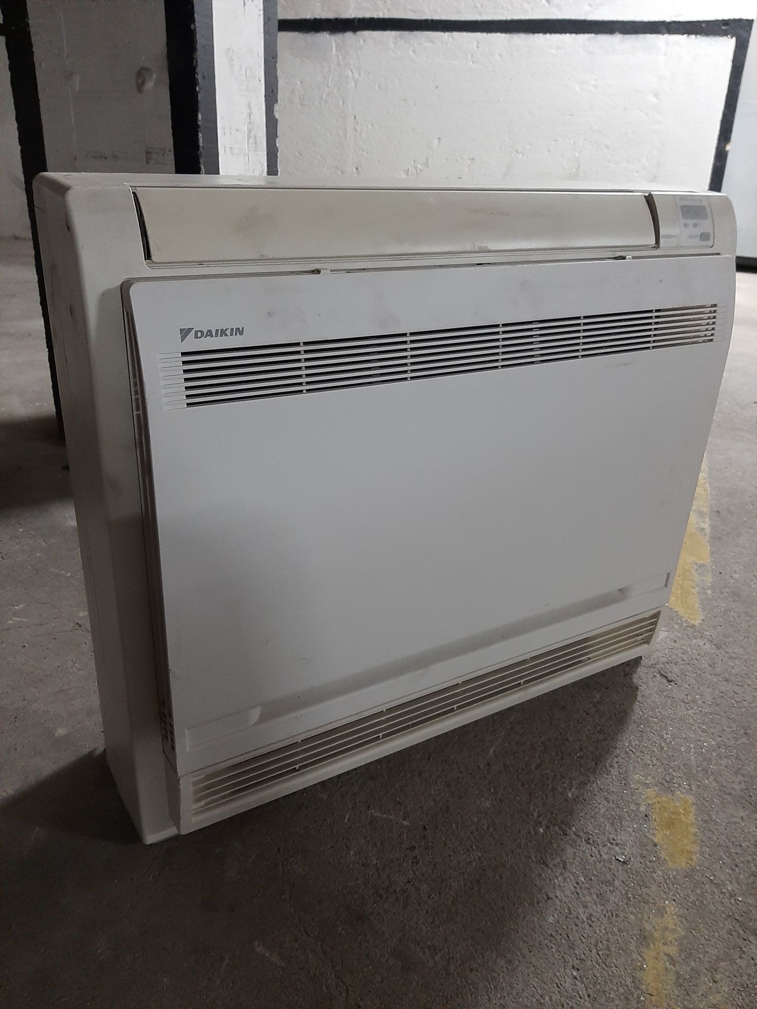 Consola Daikin 18000 btus