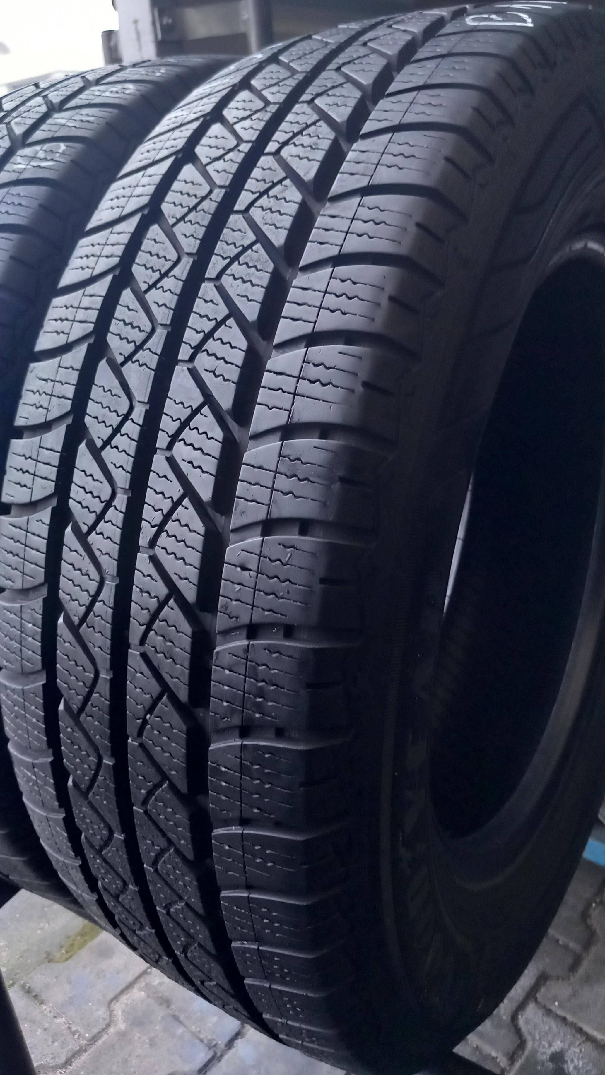 215/65/16C Goodyear Vector 4Seasons Cargo 109/107T