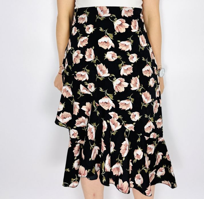 Asymetryczna spódnica w kwiaty S 36 Boohoo