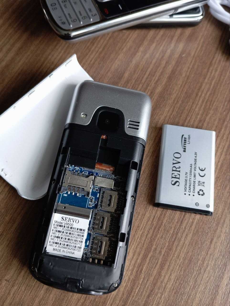 Мобільний телефон SERVO V9500 кнопковий на 4 SIM
