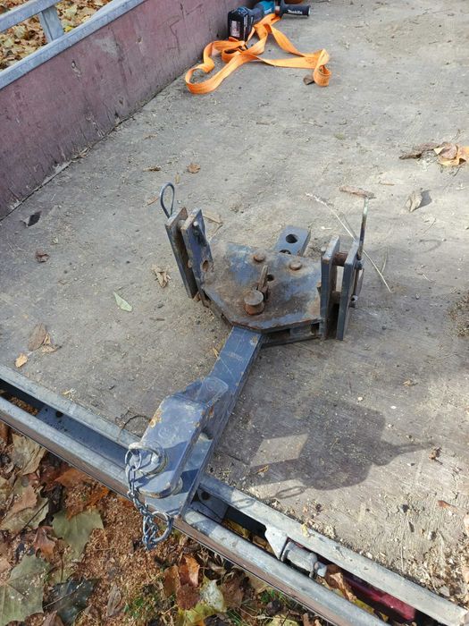 New Holland. Zaczep dolny