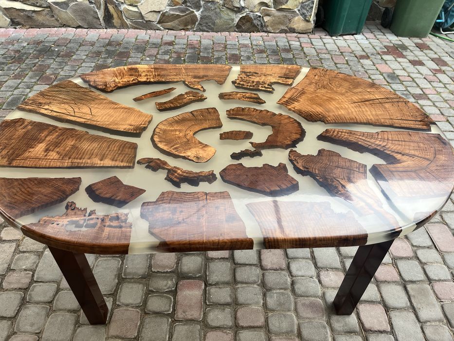 Продам стіл дуб з ебокситною смолою