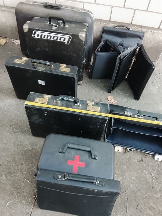 Чемоданы. Портфели. Дипломат. На выбор