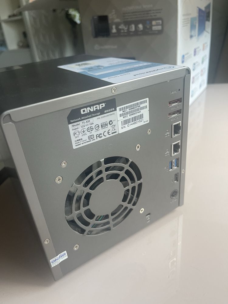 QNAP 420  бокс на 4 диска