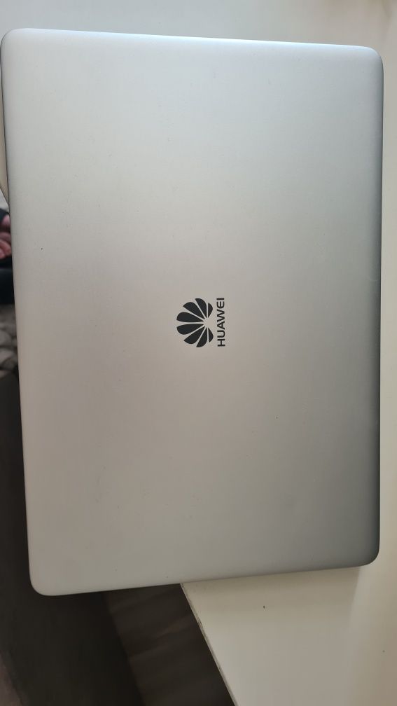 Huawei matebook d14