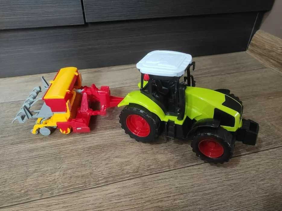 Traktor z agregatem ,Traktor z przyczepą, różne maszyny