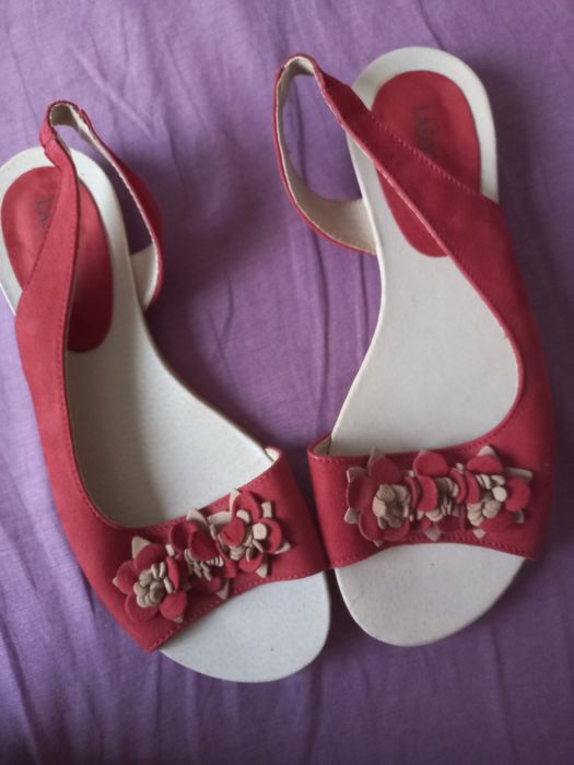 Bordowe sandały damskie Lasocki
