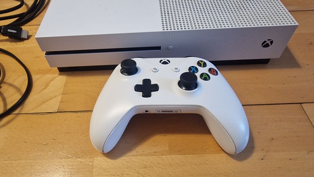 Konsola xbox one s model 1681 stan idealny pad gra kable