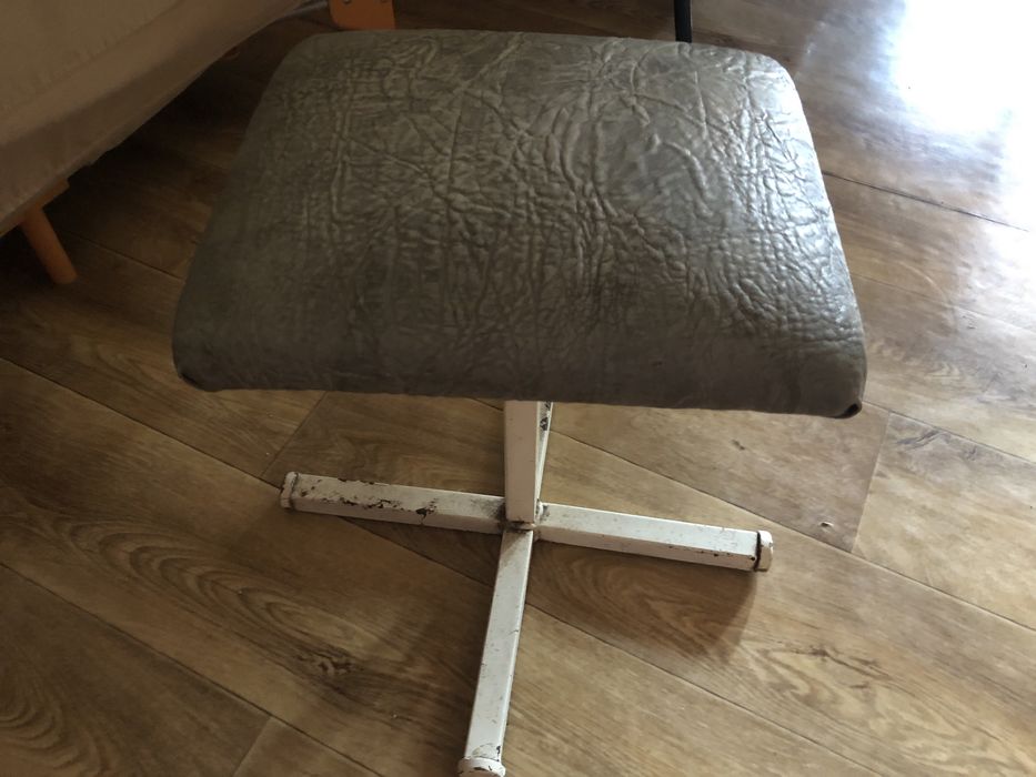 Тренога табурт для педикюра підставка для педикюра