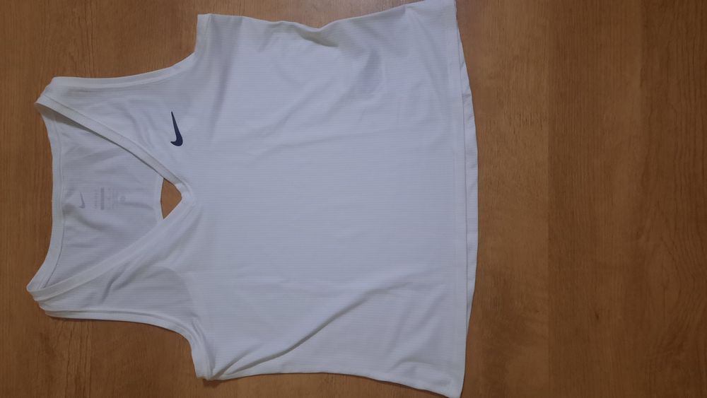 Майка жіноча,стан майже нова.