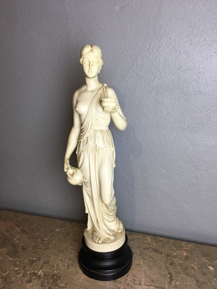 Grande escultura, estatua de mulher, italiana