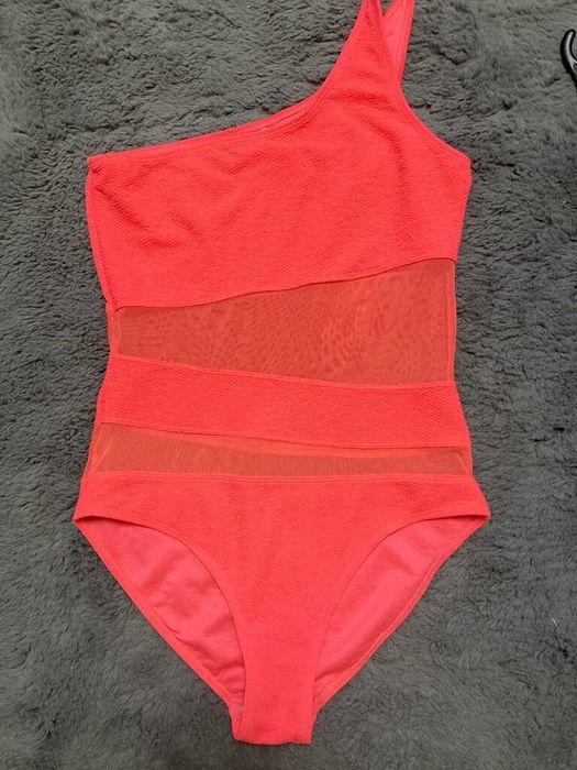 Суцільний купальник на одне пличе р м Motel