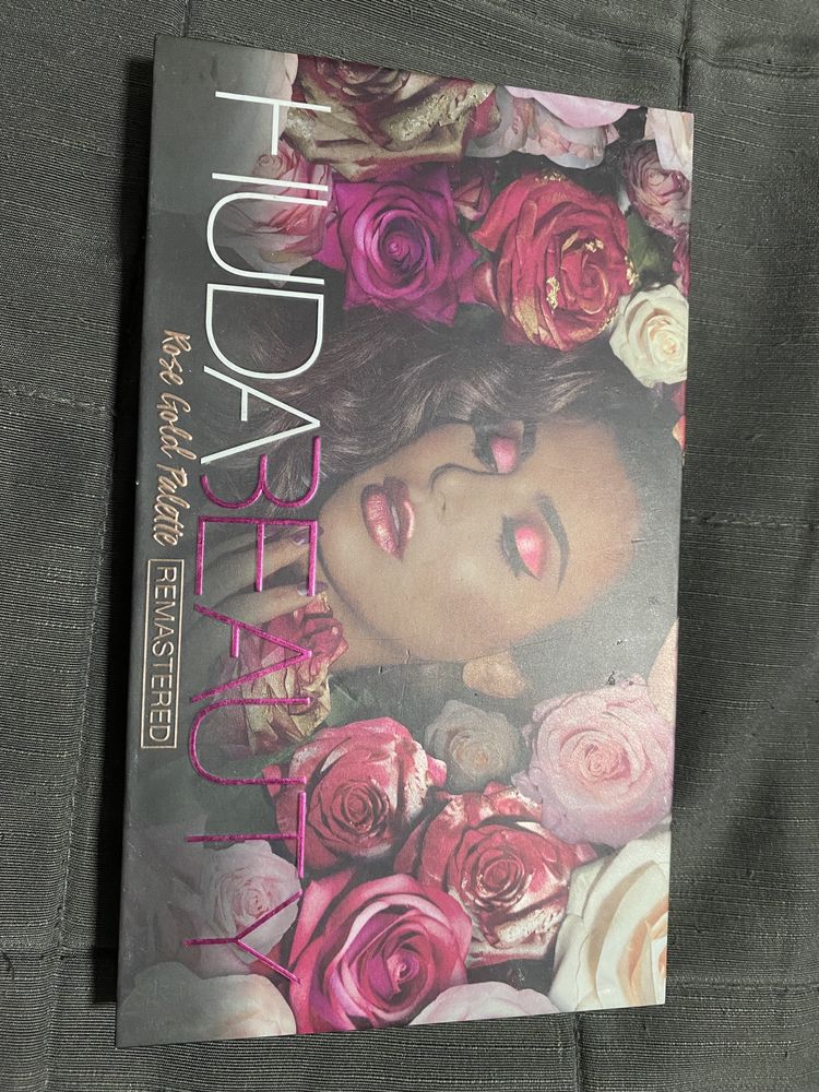 Huda Beauty Rose Gold paletka do cieni