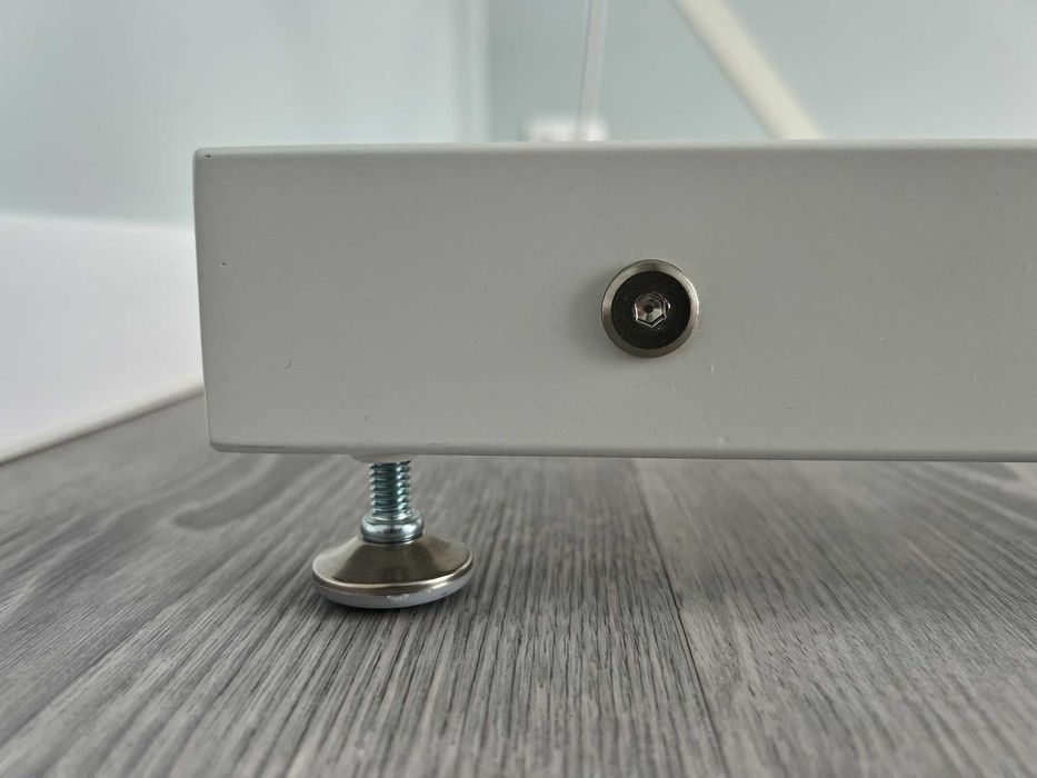 Sprzedam metalowe biurko o ciekawej linii do domu/biura