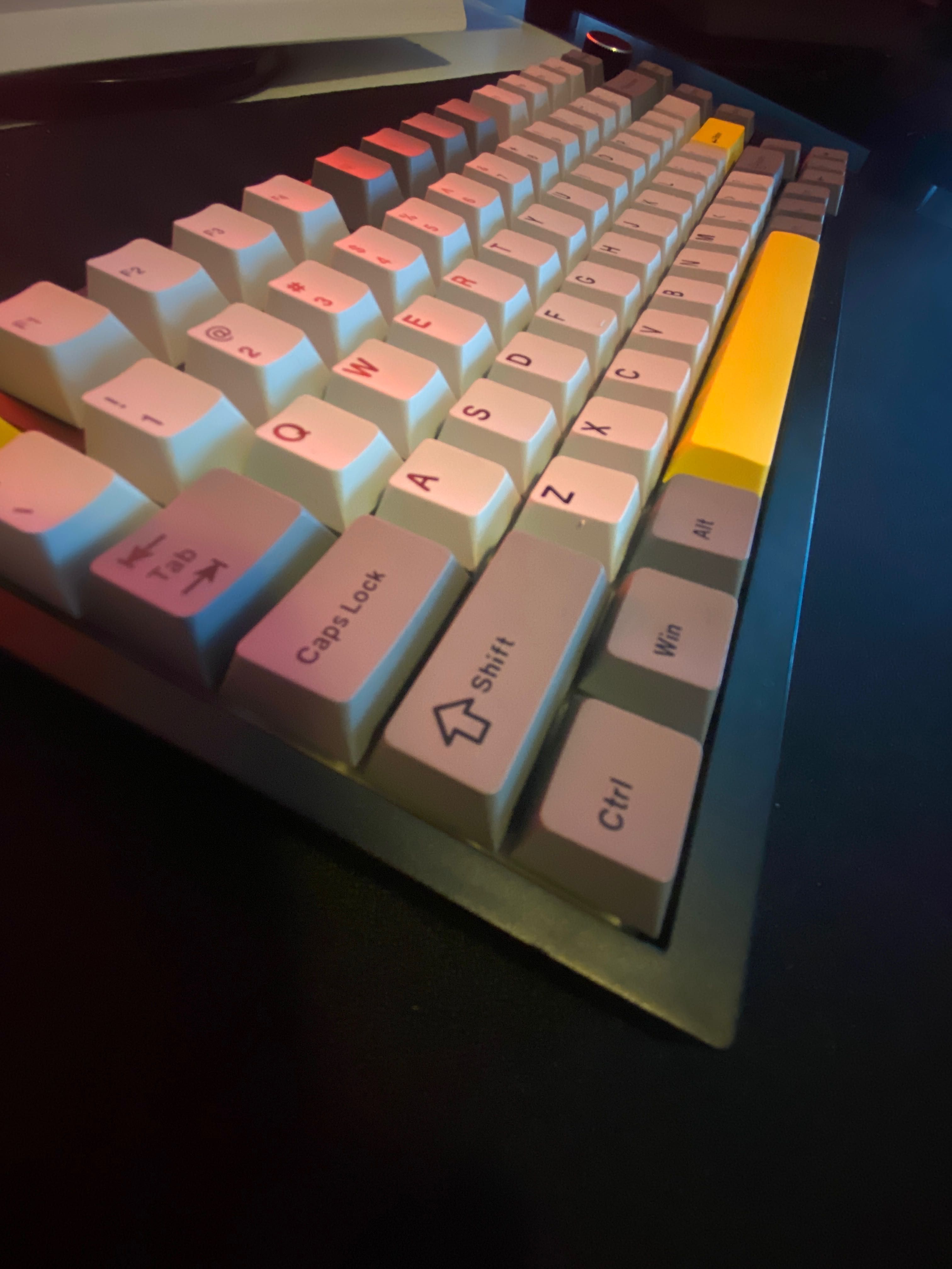 Teclado Gamer Mecânico:  Ajazz Ak820 Pro  Cabo/Bluetooth/2.4ghz