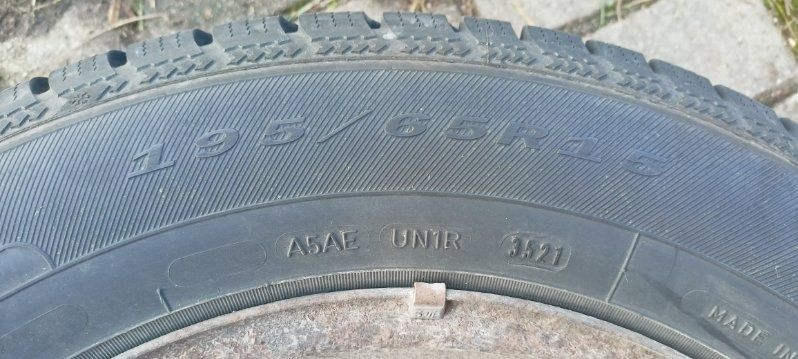 Opony zimowe z felgami rozmiar 195/65 R15