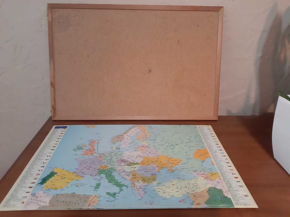 tablica korkowa i podkładka na biurko