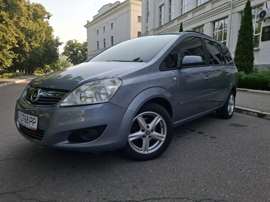 Opel Zafira в рідній фарбі, 7 місна