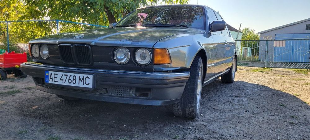 Продам БМВ 735 Е32
