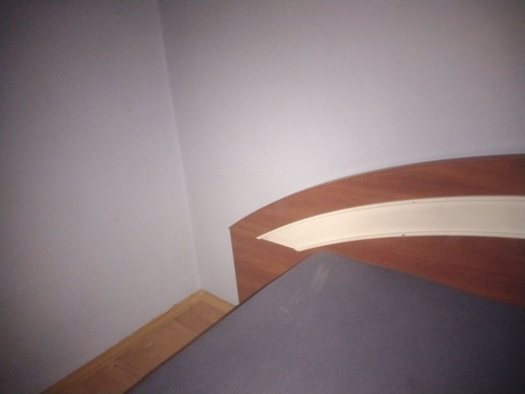 Łóżko sypialniane ze stelażem