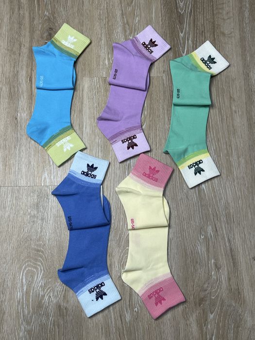 Meias adidas coloridas