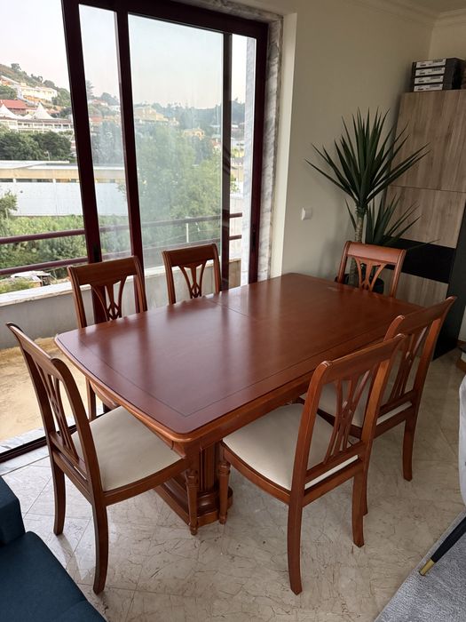 Vendo Mesa de Jantar 6/8 pessoas